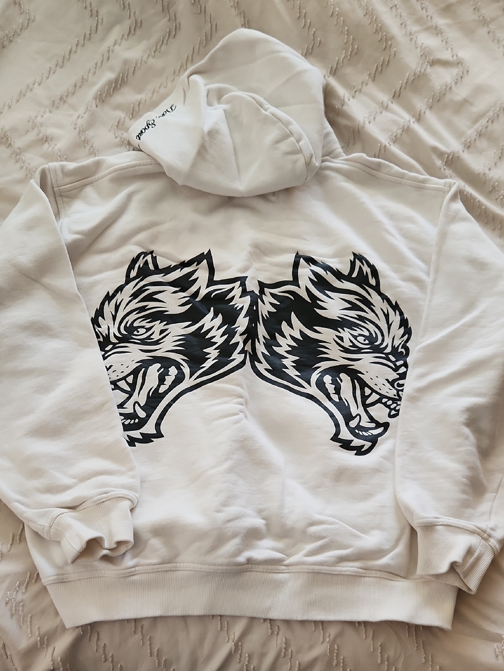Darc Sport White Men's Hoodie with Black Wolf Graphic